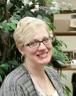 Headshot of Elizabeth Jones