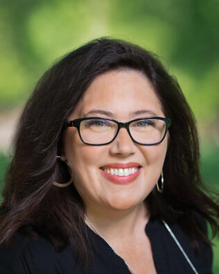 Headshot of Nicki Hemenway