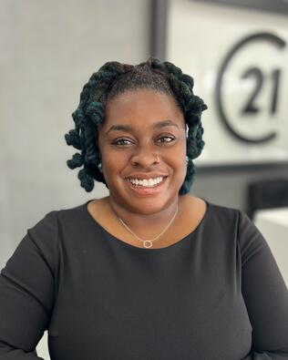 Headshot of Jillian Flagler