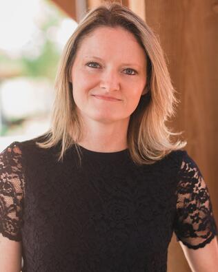 Headshot of Stacy Bond