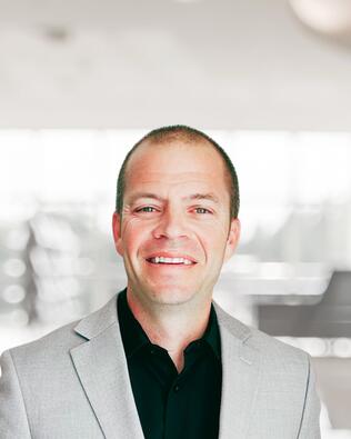 Headshot of Justin Carlson