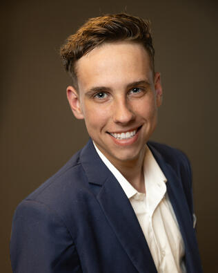 Headshot of Zachary Lozensky