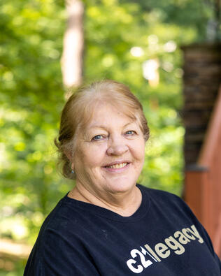 Headshot of Kathy Hmielewski