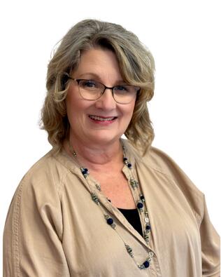 Headshot of Shelly Baucom