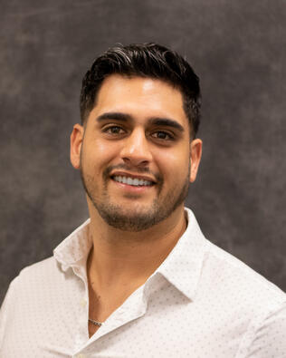 Headshot of Julio Castaneda