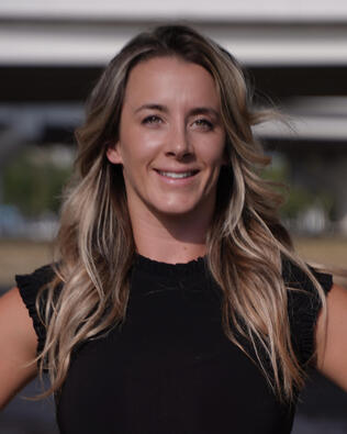 Headshot of Sara Nieboer