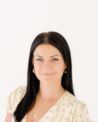 Headshot of Violeta Troian