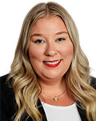Headshot of Kelly Darnell