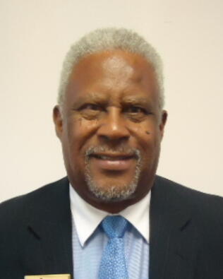 Headshot of Luther Elmore