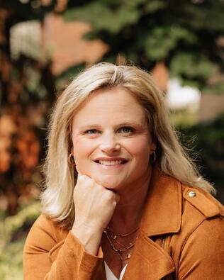 Headshot of Stephanie Meyers