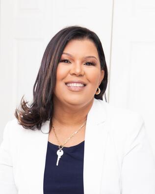Headshot of Peggy Clemente