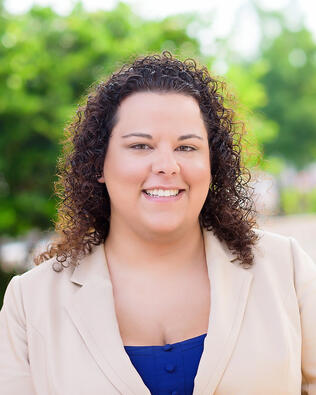 Headshot of Jenna Worthen