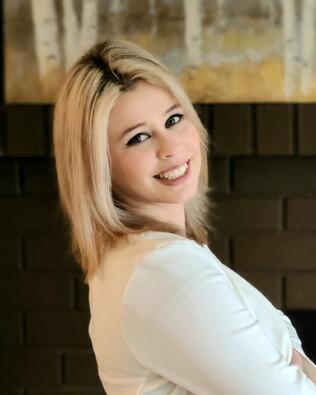 Headshot of Chelsea Quinn