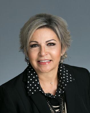 Headshot of Rosangela Vieira