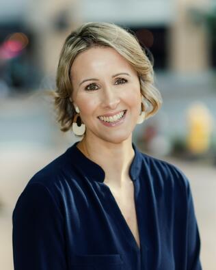 Headshot of Carina Contarini