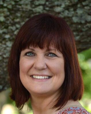 Headshot of Laura Ekermeyer