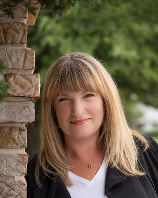 Headshot of Kerry Thompson