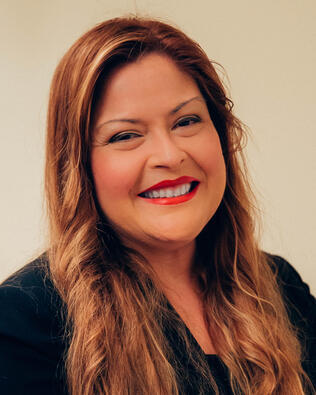 Headshot of Elsa Gil