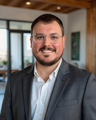 Headshot of Devin Leonarduzzi