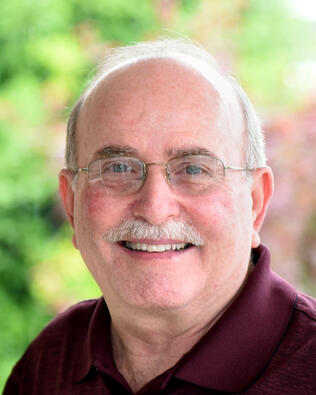 Headshot of Bennett Harper