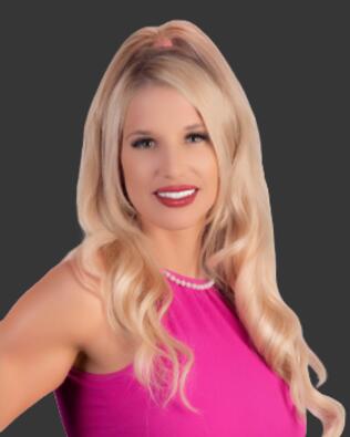 Headshot of Cassie Green