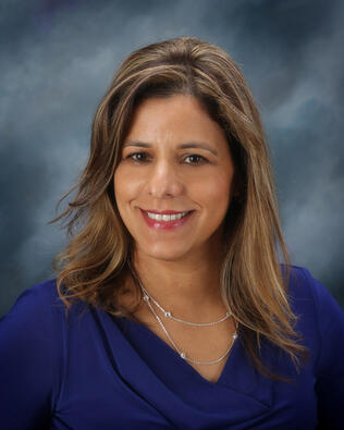 Headshot of Susan Dias Domingues Mayer