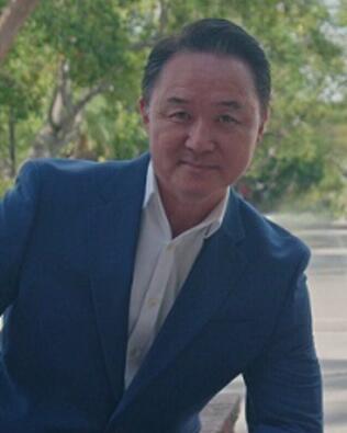 Headshot of Minh Nguyen