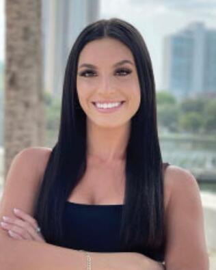 Headshot of Alyson Mohns