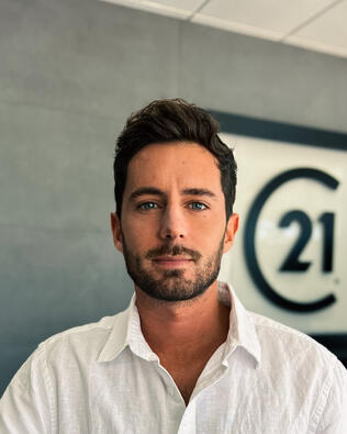 Headshot of Derek Cutter