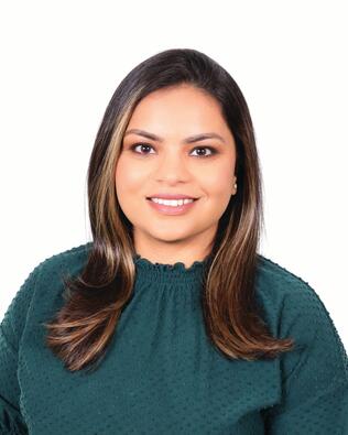 Headshot of Nida Baweja