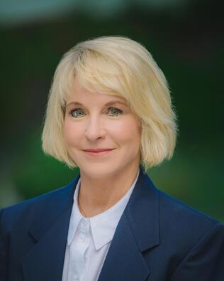 Headshot of Laurie Carpenter