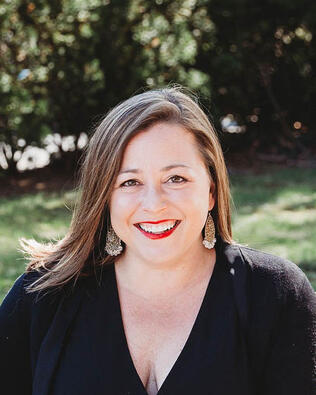 Headshot of Jennifer Strzyzykowski