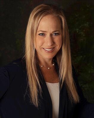 Headshot of Julie Lurie Warren