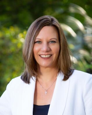 Headshot of Jennifer Labate