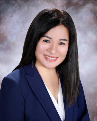 Headshot of Vivian Phung