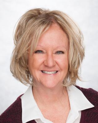 Headshot of Robyn Andrews