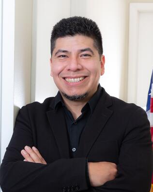 Headshot of Enrique Benites