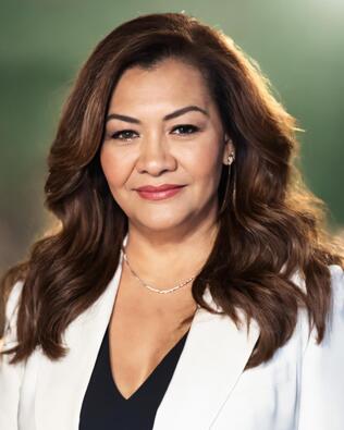 Headshot of Julia Thornton