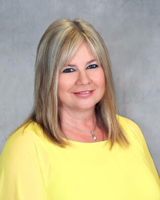Headshot of Stephanie Alexander-Priakos
