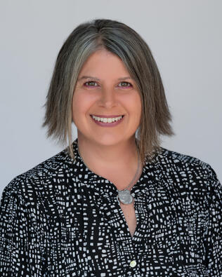 Headshot of Angie McCauley