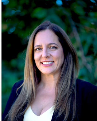 Headshot of Karolin Kazma