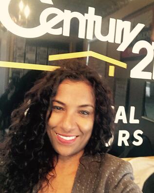 Headshot of Noura Huizenga