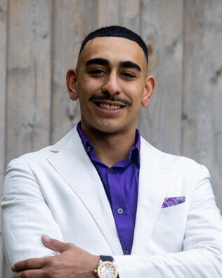 Headshot of Devin Gordon