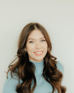 Headshot of Ashlynn Hoffman