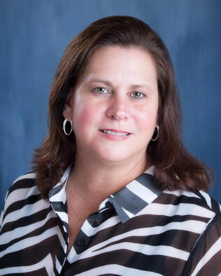 Headshot of Lynn Ust