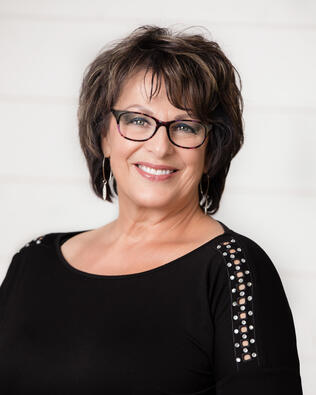 Headshot of Susan Thums