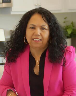 Headshot of Sara Pantoja