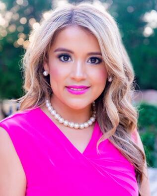 Headshot of Claudia Cantu