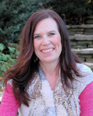 Headshot of Lisa Bell