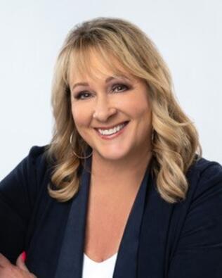 Headshot of Lisa Street